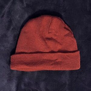 Maroon beanie.